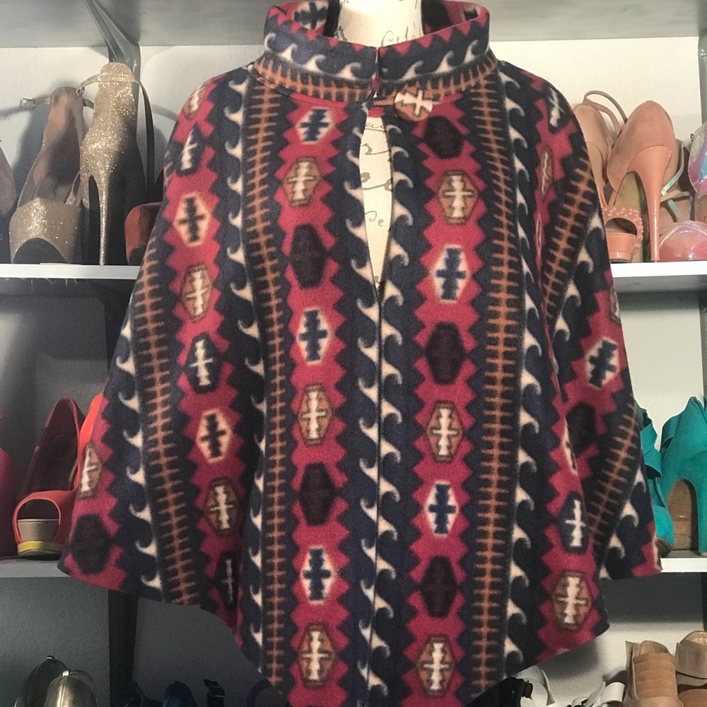 Cape with Wide big button close
